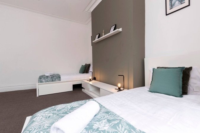 Group Accommodation in Gateshead near Newcastle | Urban Stay Stay-at-Group-Accommodation-in-Gateshead.-Spacious-home-near-Newcastle-with-parking,-transport-links,-and-easy-access-to-attractions-&-hubs.