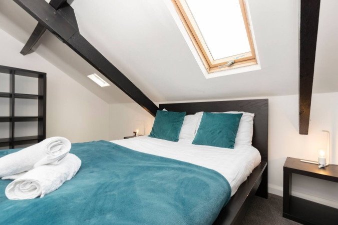 Group Accommodation in Gateshead near Newcastle | Urban Stay Stay-at-Group-Accommodation-in-Gateshead.-Spacious-home-near-Newcastle-with-parking,-transport-links,-and-easy-access-to-attractions-&-hubs.