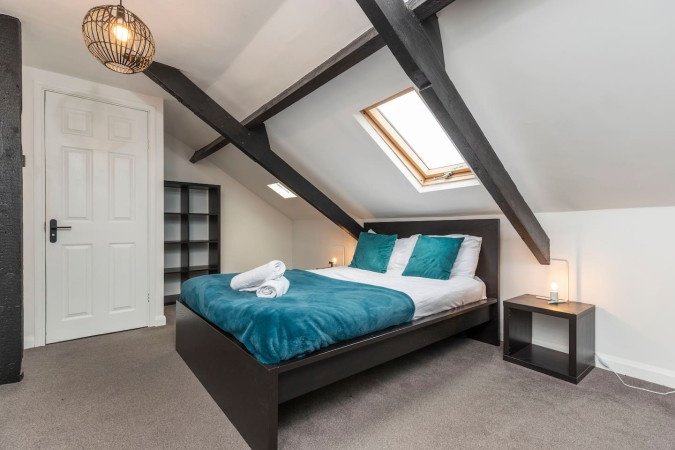 Group Accommodation in Gateshead near Newcastle | Urban Stay Stay-at-Group-Accommodation-in-Gateshead.-Spacious-home-near-Newcastle-with-parking,-transport-links,-and-easy-access-to-attractions-&-hubs.