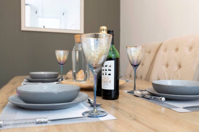 Group Accommodation in Gateshead near Newcastle | Urban Stay Stay-at-Group-Accommodation-in-Gateshead.-Spacious-home-near-Newcastle-with-parking,-transport-links,-and-easy-access-to-attractions-&-hubs.