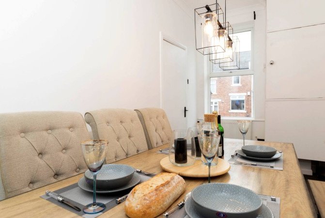 Group Accommodation in Gateshead near Newcastle | Urban Stay Stay-at-Group-Accommodation-in-Gateshead.-Spacious-home-near-Newcastle-with-parking,-transport-links,-and-easy-access-to-attractions-&-hubs.