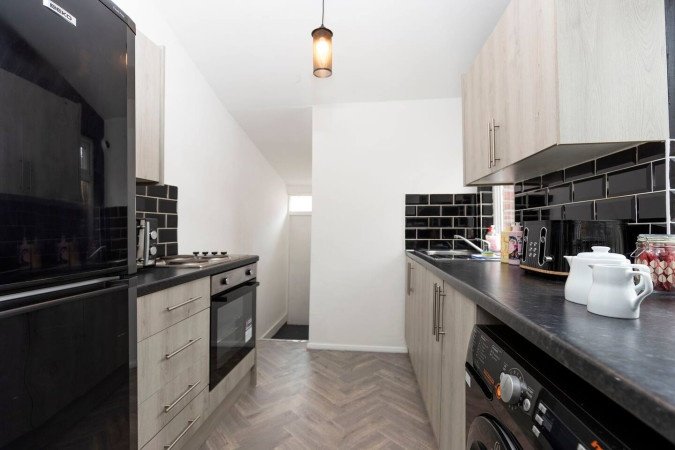 Group Accommodation in Gateshead near Newcastle | Urban Stay Stay-at-Group-Accommodation-in-Gateshead.-Spacious-home-near-Newcastle-with-parking,-transport-links,-and-easy-access-to-attractions-&-hubs.