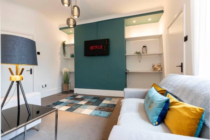 Group Accommodation in Gateshead near Newcastle | Urban Stay Stay-at-Group-Accommodation-in-Gateshead.-Spacious-home-near-Newcastle-with-parking,-transport-links,-and-easy-access-to-attractions-&-hubs.