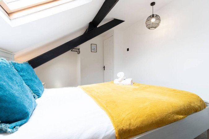 Group Accommodation in Gateshead near Newcastle | Urban Stay Stay-at-Group-Accommodation-in-Gateshead.-Spacious-home-near-Newcastle-with-parking,-transport-links,-and-easy-access-to-attractions-&-hubs.