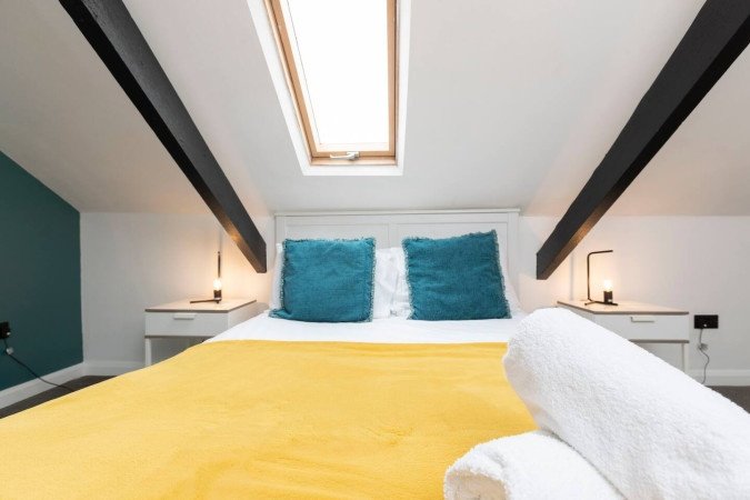 Group Accommodation in Gateshead near Newcastle | Urban Stay Stay-at-Group-Accommodation-in-Gateshead.-Spacious-home-near-Newcastle-with-parking,-transport-links,-and-easy-access-to-attractions-&-hubs.