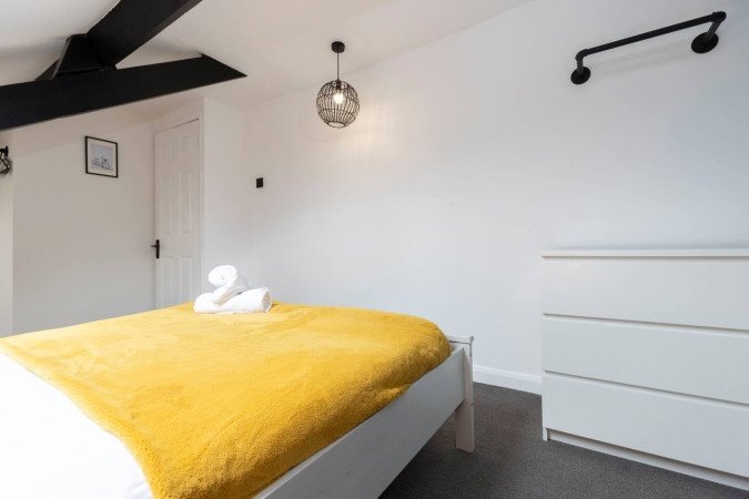 Group Accommodation in Gateshead near Newcastle | Urban Stay Stay-at-Group-Accommodation-in-Gateshead.-Spacious-home-near-Newcastle-with-parking,-transport-links,-and-easy-access-to-attractions-&-hubs.