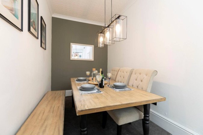 Group Accommodation in Gateshead near Newcastle | Urban Stay Stay-at-Group-Accommodation-in-Gateshead.-Spacious-home-near-Newcastle-with-parking,-transport-links,-and-easy-access-to-attractions-&-hubs.