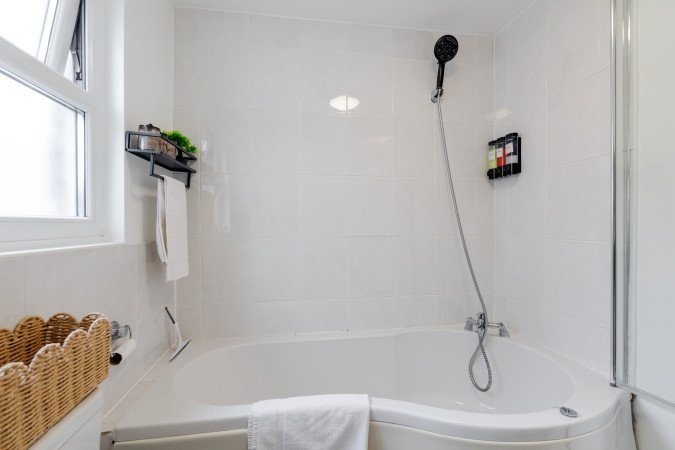 Accommodation Bootle | Short Let Apartments near Liverpool City , Contractor Accommodation & Weekly Rentals Near City Centre Book-Accommodation-Bootle-for-short-let-apartments-Liverpool,-contractor-stays,-and-serviced-accommodation-near-Anfield-Stadium-&-Crosby-Beach