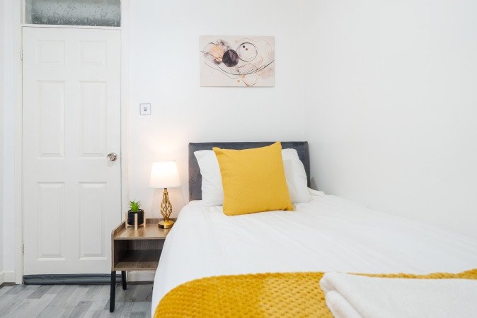 Accommodation Bootle | Short Let Apartments near Liverpool City , Contractor Accommodation & Weekly Rentals Near City Centre Book-Accommodation-Bootle-for-short-let-apartments-Liverpool,-contractor-stays,-and-serviced-accommodation-near-Anfield-Stadium-&-Crosby-Beach