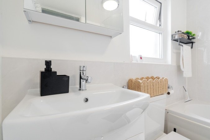 Accommodation Bootle | Short Let Apartments near Liverpool City , Contractor Accommodation & Weekly Rentals Near City Centre Book-Accommodation-Bootle-for-short-let-apartments-Liverpool,-contractor-stays,-and-serviced-accommodation-near-Anfield-Stadium-&-Crosby-Beach