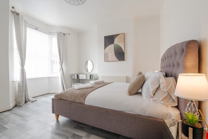 Accommodation Bootle | Short Let Apartments near Liverpool City , Contractor Accommodation & Weekly Rentals Near City Centre Book-Accommodation-Bootle-for-short-let-apartments-Liverpool,-contractor-stays,-and-serviced-accommodation-near-Anfield-Stadium-&-Crosby-Beach