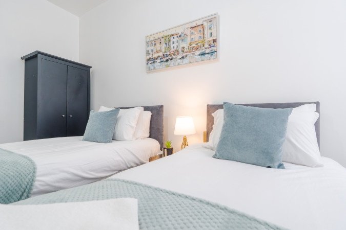 Accommodation Bootle | Short Let Apartments near Liverpool City , Contractor Accommodation & Weekly Rentals Near City Centre Book-Accommodation-Bootle-for-short-let-apartments-Liverpool,-contractor-stays,-and-serviced-accommodation-near-Anfield-Stadium-&-Crosby-Beach