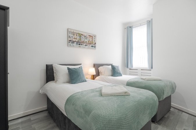 Accommodation Bootle | Short Let Apartments near Liverpool City , Contractor Accommodation & Weekly Rentals Near City Centre Book-Accommodation-Bootle-for-short-let-apartments-Liverpool,-contractor-stays,-and-serviced-accommodation-near-Anfield-Stadium-&-Crosby-Beach