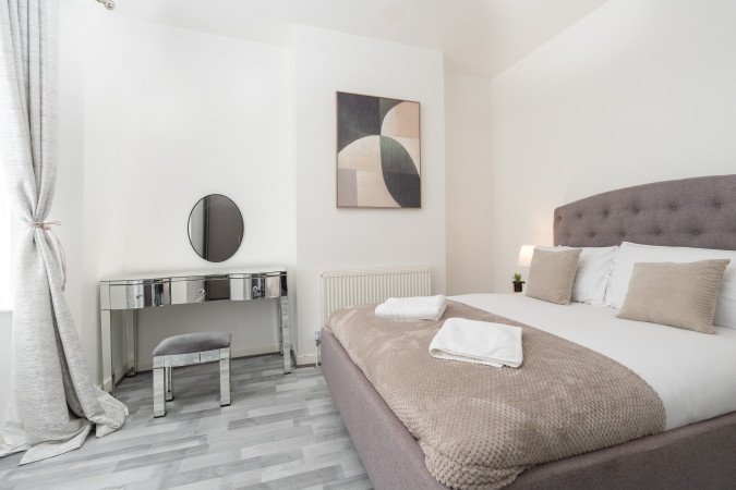 Accommodation Bootle | Short Let Apartments near Liverpool City , Contractor Accommodation & Weekly Rentals Near City Centre Book-Accommodation-Bootle-for-short-let-apartments-Liverpool,-contractor-stays,-and-serviced-accommodation-near-Anfield-Stadium-&-Crosby-Beach