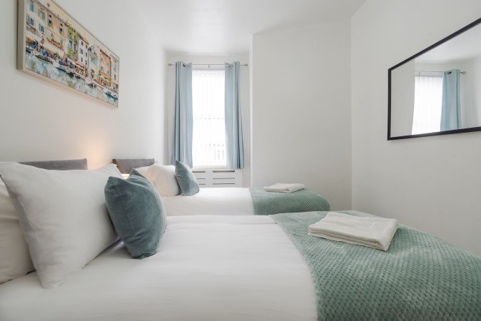 Accommodation Bootle | Short Let Apartments near Liverpool City , Contractor Accommodation & Weekly Rentals Near City Centre Book-Accommodation-Bootle-for-short-let-apartments-Liverpool,-contractor-stays,-and-serviced-accommodation-near-Anfield-Stadium-&-Crosby-Beach