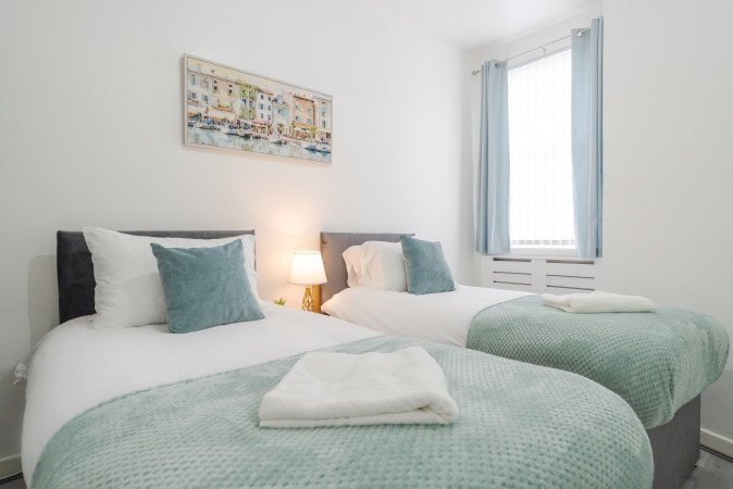 Accommodation Bootle | Short Let Apartments near Liverpool City , Contractor Accommodation & Weekly Rentals Near City Centre Book-Accommodation-Bootle-for-short-let-apartments-Liverpool,-contractor-stays,-and-serviced-accommodation-near-Anfield-Stadium-&-Crosby-Beach