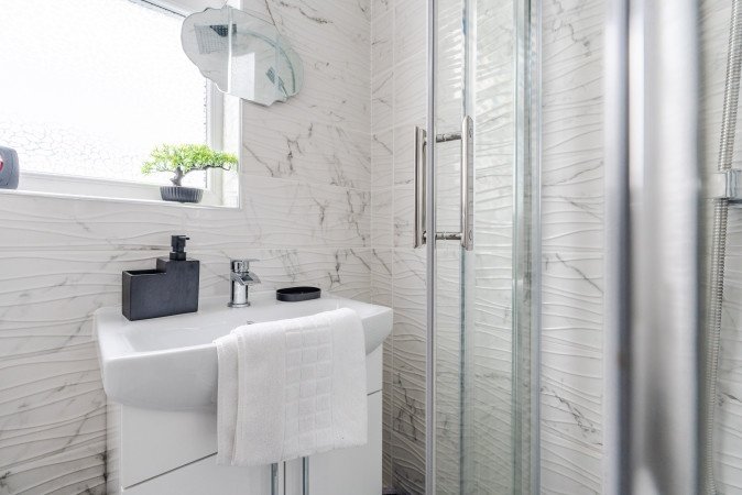 Accommodation Bootle | Short Let Apartments near Liverpool City , Contractor Accommodation & Weekly Rentals Near City Centre Book-Accommodation-Bootle-for-short-let-apartments-Liverpool,-contractor-stays,-and-serviced-accommodation-near-Anfield-Stadium-&-Crosby-Beach