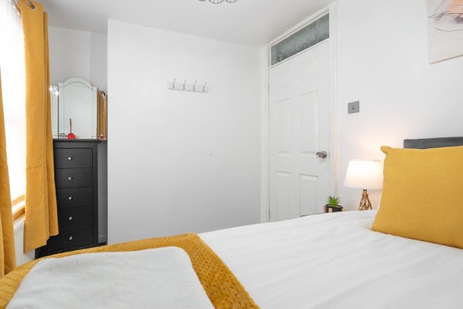 Accommodation Bootle | Short Let Apartments near Liverpool City , Contractor Accommodation & Weekly Rentals Near City Centre Book-Accommodation-Bootle-for-short-let-apartments-Liverpool,-contractor-stays,-and-serviced-accommodation-near-Anfield-Stadium-&-Crosby-Beach