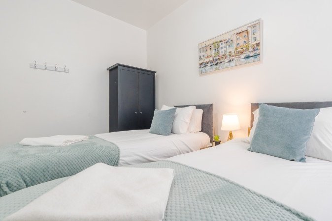 Accommodation Bootle | Short Let Apartments near Liverpool City , Contractor Accommodation & Weekly Rentals Near City Centre Book-Accommodation-Bootle-for-short-let-apartments-Liverpool,-contractor-stays,-and-serviced-accommodation-near-Anfield-Stadium-&-Crosby-Beach
