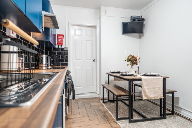Accommodation Bootle | Short Let Apartments near Liverpool City , Contractor Accommodation & Weekly Rentals Near City Centre Book-Accommodation-Bootle-for-short-let-apartments-Liverpool,-contractor-stays,-and-serviced-accommodation-near-Anfield-Stadium-&-Crosby-Beach