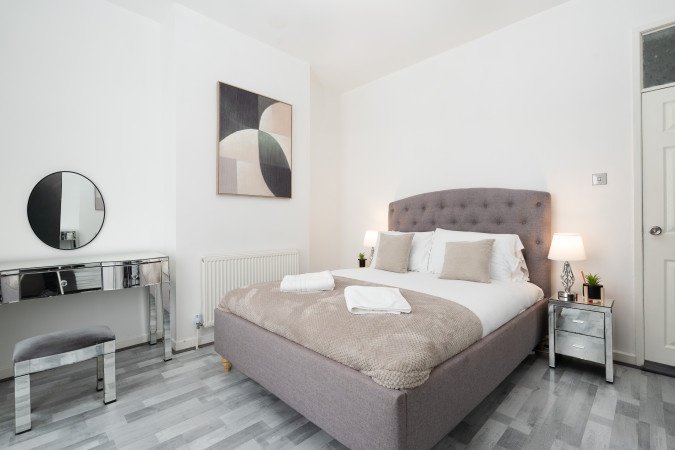 Accommodation Bootle | Short Let Apartments near Liverpool City , Contractor Accommodation & Weekly Rentals Near City Centre Book-Accommodation-Bootle-for-short-let-apartments-Liverpool,-contractor-stays,-and-serviced-accommodation-near-Anfield-Stadium-&-Crosby-Beach