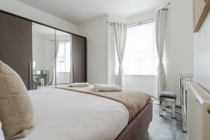 Accommodation Bootle | Short Let Apartments near Liverpool City , Contractor Accommodation & Weekly Rentals Near City Centre Book-Accommodation-Bootle-for-short-let-apartments-Liverpool,-contractor-stays,-and-serviced-accommodation-near-Anfield-Stadium-&-Crosby-Beach