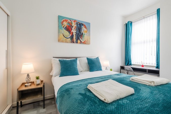 Accommodation Bootle | Short Let Apartments near Liverpool City , Contractor Accommodation & Weekly Rentals Near City Centre Book-Accommodation-Bootle-for-short-let-apartments-Liverpool,-contractor-stays,-and-serviced-accommodation-near-Anfield-Stadium-&-Crosby-Beach
