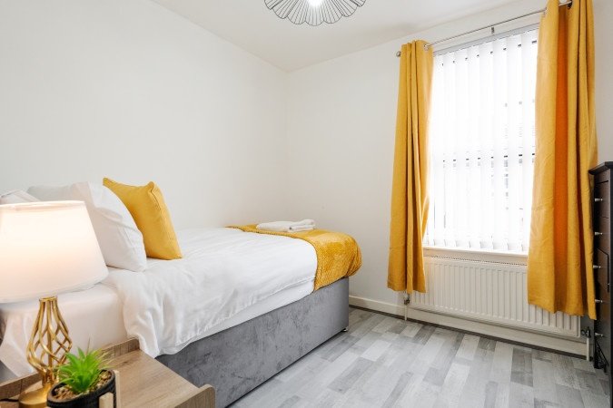 Accommodation Bootle | Short Let Apartments near Liverpool City , Contractor Accommodation & Weekly Rentals Near City Centre Book-Accommodation-Bootle-for-short-let-apartments-Liverpool,-contractor-stays,-and-serviced-accommodation-near-Anfield-Stadium-&-Crosby-Beach