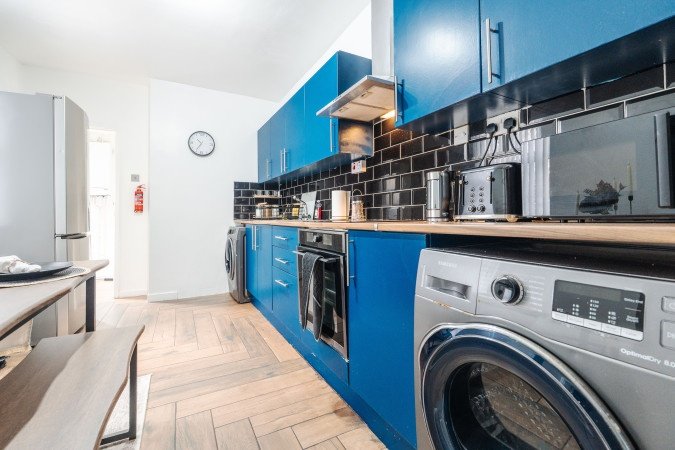 Accommodation Bootle | Short Let Apartments near Liverpool City , Contractor Accommodation & Weekly Rentals Near City Centre Book-Accommodation-Bootle-for-short-let-apartments-Liverpool,-contractor-stays,-and-serviced-accommodation-near-Anfield-Stadium-&-Crosby-Beach