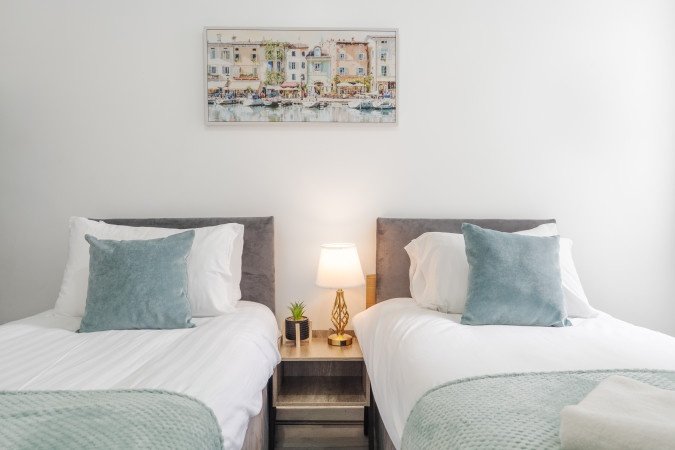 Accommodation Bootle | Short Let Apartments near Liverpool City , Contractor Accommodation & Weekly Rentals Near City Centre Book-Accommodation-Bootle-for-short-let-apartments-Liverpool,-contractor-stays,-and-serviced-accommodation-near-Anfield-Stadium-&-Crosby-Beach