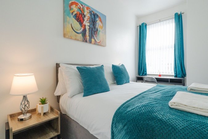 Accommodation Bootle | Short Let Apartments near Liverpool City , Contractor Accommodation & Weekly Rentals Near City Centre Book-Accommodation-Bootle-for-short-let-apartments-Liverpool,-contractor-stays,-and-serviced-accommodation-near-Anfield-Stadium-&-Crosby-Beach