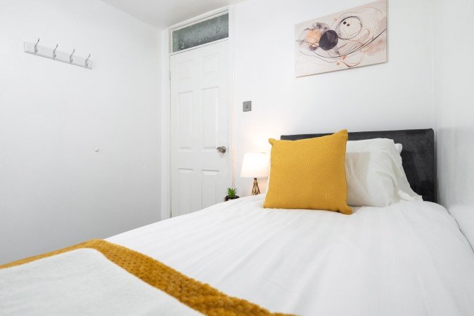 Accommodation Bootle | Short Let Apartments near Liverpool City , Contractor Accommodation & Weekly Rentals Near City Centre Book-Accommodation-Bootle-for-short-let-apartments-Liverpool,-contractor-stays,-and-serviced-accommodation-near-Anfield-Stadium-&-Crosby-Beach
