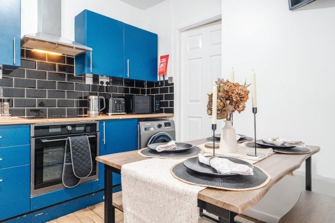 Accommodation Bootle | Short Let Apartments near Liverpool City , Contractor Accommodation & Weekly Rentals Near City Centre Book-Accommodation-Bootle-for-short-let-apartments-Liverpool,-contractor-stays,-and-serviced-accommodation-near-Anfield-Stadium-&-Crosby-Beach