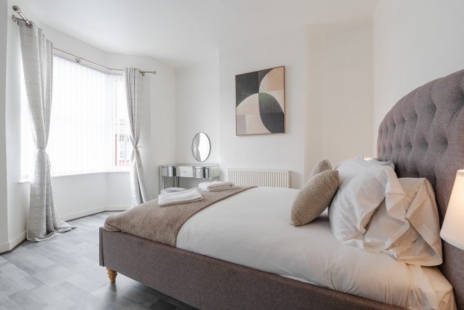 Accommodation Bootle | Short Let Apartments near Liverpool City , Contractor Accommodation & Weekly Rentals Near City Centre Book-Accommodation-Bootle-for-short-let-apartments-Liverpool,-contractor-stays,-and-serviced-accommodation-near-Anfield-Stadium-&-Crosby-Beach