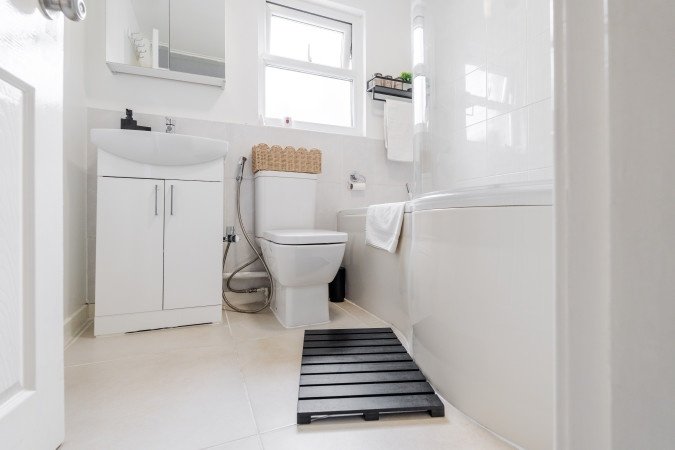 Accommodation Bootle | Short Let Apartments near Liverpool City , Contractor Accommodation & Weekly Rentals Near City Centre Book-Accommodation-Bootle-for-short-let-apartments-Liverpool,-contractor-stays,-and-serviced-accommodation-near-Anfield-Stadium-&-Crosby-Beach