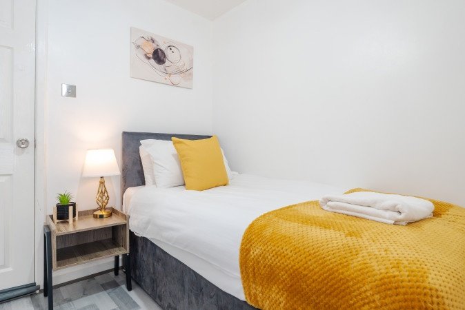 Accommodation Bootle | Short Let Apartments near Liverpool City , Contractor Accommodation & Weekly Rentals Near City Centre Book-Accommodation-Bootle-for-short-let-apartments-Liverpool,-contractor-stays,-and-serviced-accommodation-near-Anfield-Stadium-&-Crosby-Beach