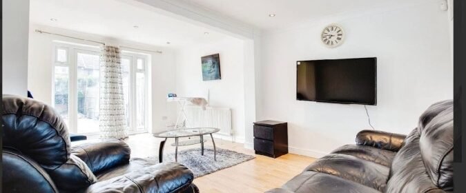 Stay at Short Let Apartments Northolt in West London. Spacious family accommodation near Heathrow, transport links, and local attractions.