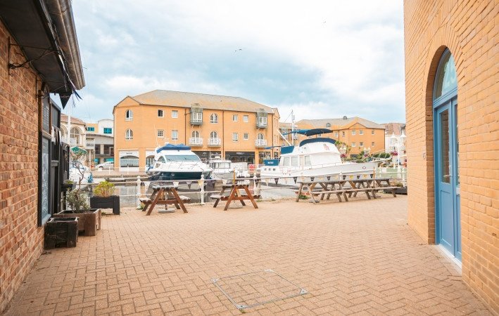 Accommodation Near Brighton Beach | Seaside Holiday Apartment Near Brighton Marina Book-accommodation-near-Brighton-Beach-at-our-modern-seaside-apartment-with-parking-near-Brighton-Pier.-Ideal-for-holiday-rentals-&-short-stays