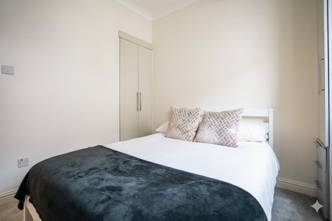 Accommodation Near Brighton Beach | Seaside Holiday Apartment Near Brighton Marina Book-accommodation-near-Brighton-Beach-at-our-modern-seaside-apartment-with-parking-near-Brighton-Pier.-Ideal-for-holiday-rentals-&-short-stays