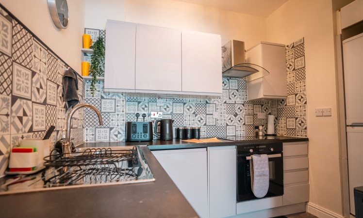 Accommodation Near Brighton Beach | Seaside Holiday Apartment Near Brighton Marina Book-accommodation-near-Brighton-Beach-at-our-modern-seaside-apartment-with-parking-near-Brighton-Pier.-Ideal-for-holiday-rentals-&-short-stays