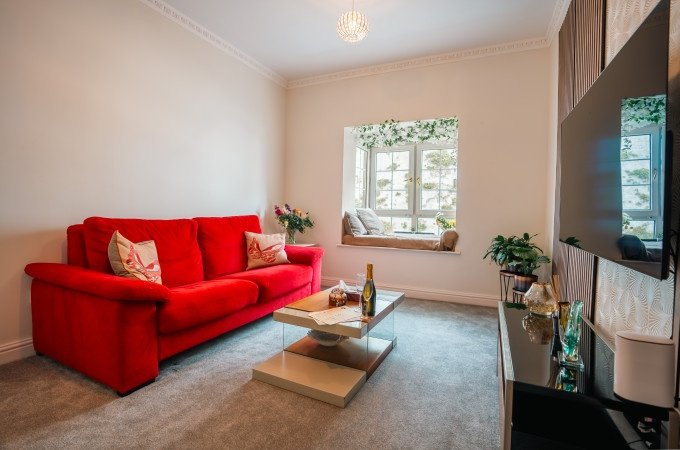 Book accommodation near Brighton Beach at our modern seaside apartment with parking near Brighton Pier. Ideal for holiday rentals & short stays