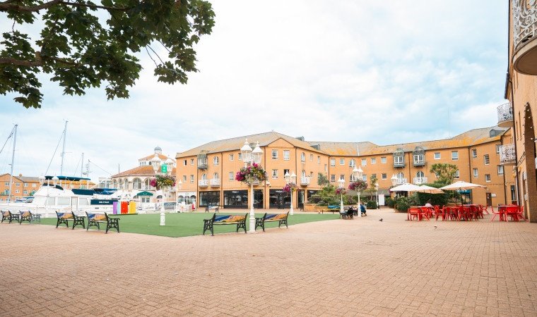 Accommodation Near Brighton Beach | Seaside Holiday Apartment Near Brighton Marina Book-accommodation-near-Brighton-Beach-at-our-modern-seaside-apartment-with-parking-near-Brighton-Pier.-Ideal-for-holiday-rentals-&-short-stays