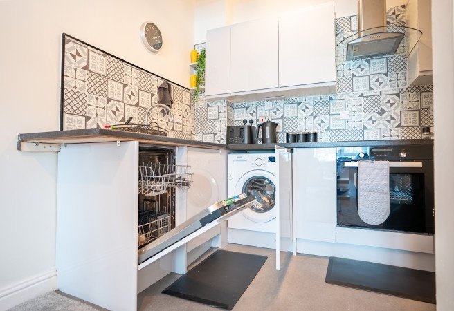 Accommodation Near Brighton Beach | Seaside Holiday Apartment Near Brighton Marina Book-accommodation-near-Brighton-Beach-at-our-modern-seaside-apartment-with-parking-near-Brighton-Pier.-Ideal-for-holiday-rentals-&-short-stays