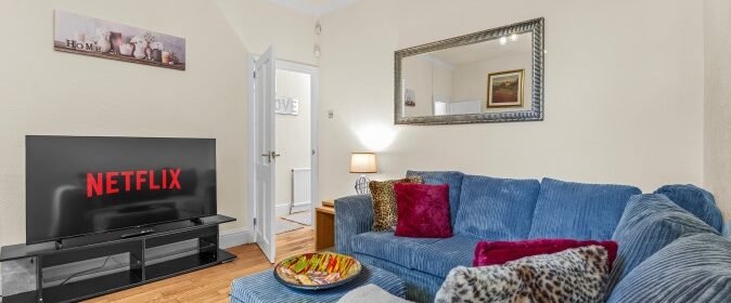 Book accommodation in Clayton Manchester for groups, contractors, and families. Spacious holiday home near Manchester City and Etihad Stadium.