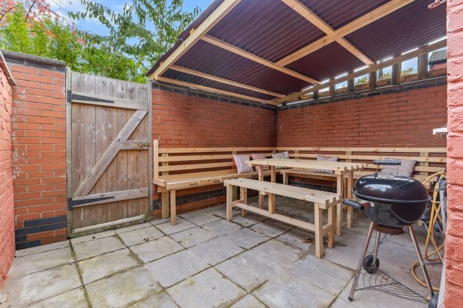Accommodation in Clayton Manchester near Etihad Stadium Book-accommodation-in-Clayton-Manchester-for-groups,-contractors,-and-families.-Spacious-holiday-home-near-Manchester-City-and-Etihad-Stadium.