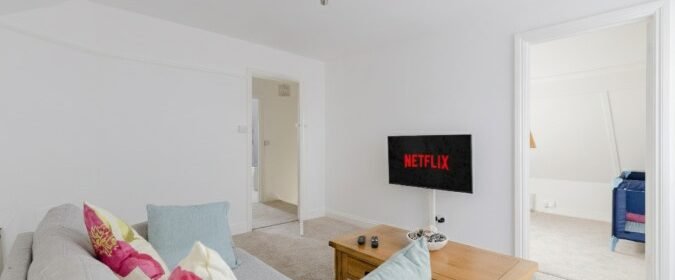 Book Short Term Rentals Worthing near the seafront. Our Holiday Apartments are ideal for business trips, and extended stays in West Sussex.