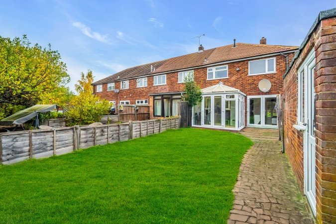 Short Lets Orpington | Family Accommodation Near London Book-Short-Lets-Orpington-for-family-stays-and-business-travel..-Enjoy-self-catering-holiday-accommodation-near-Central-London-and-Kent-attractions.