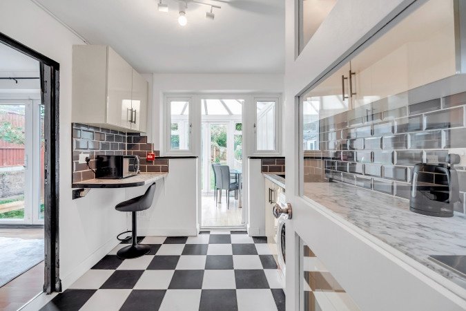 Short Lets Orpington | Family Accommodation Near London Book-Short-Lets-Orpington-for-family-stays-and-business-travel..-Enjoy-self-catering-holiday-accommodation-near-Central-London-and-Kent-attractions.