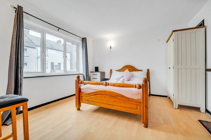 Short Lets Orpington | Family Accommodation Near London Book-Short-Lets-Orpington-for-family-stays-and-business-travel..-Enjoy-self-catering-holiday-accommodation-near-Central-London-and-Kent-attractions.