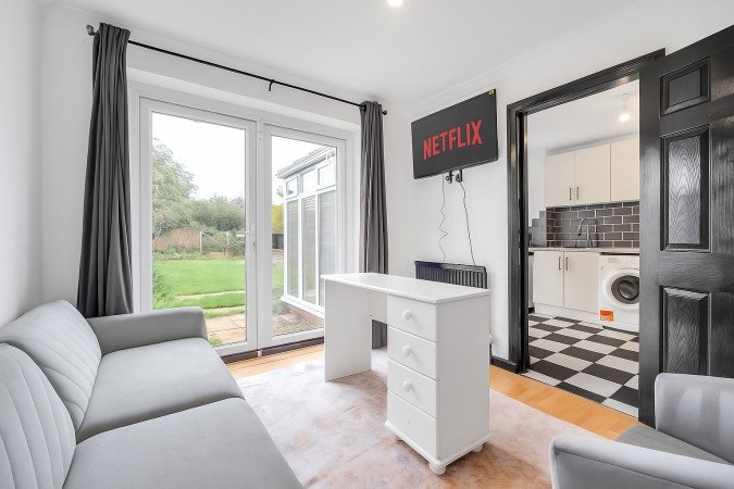 Short Lets Orpington | Family Accommodation Near London Book-Short-Lets-Orpington-for-family-stays-and-business-travel..-Enjoy-self-catering-holiday-accommodation-near-Central-London-and-Kent-attractions.